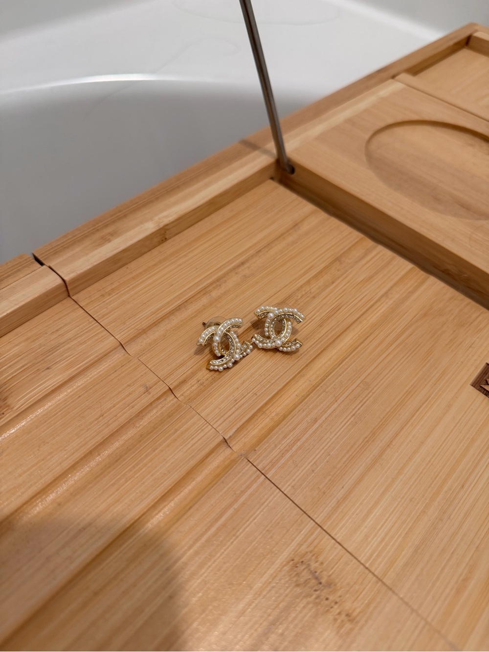 Fashion Earrings Gold-Tone CC Pearl - Picture 7 of 7